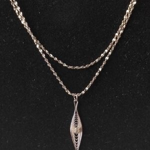 Elegant Silver Pendant Necklace